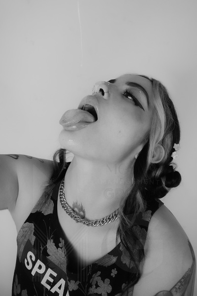 Artiest AgatthaHarknes Foto 4