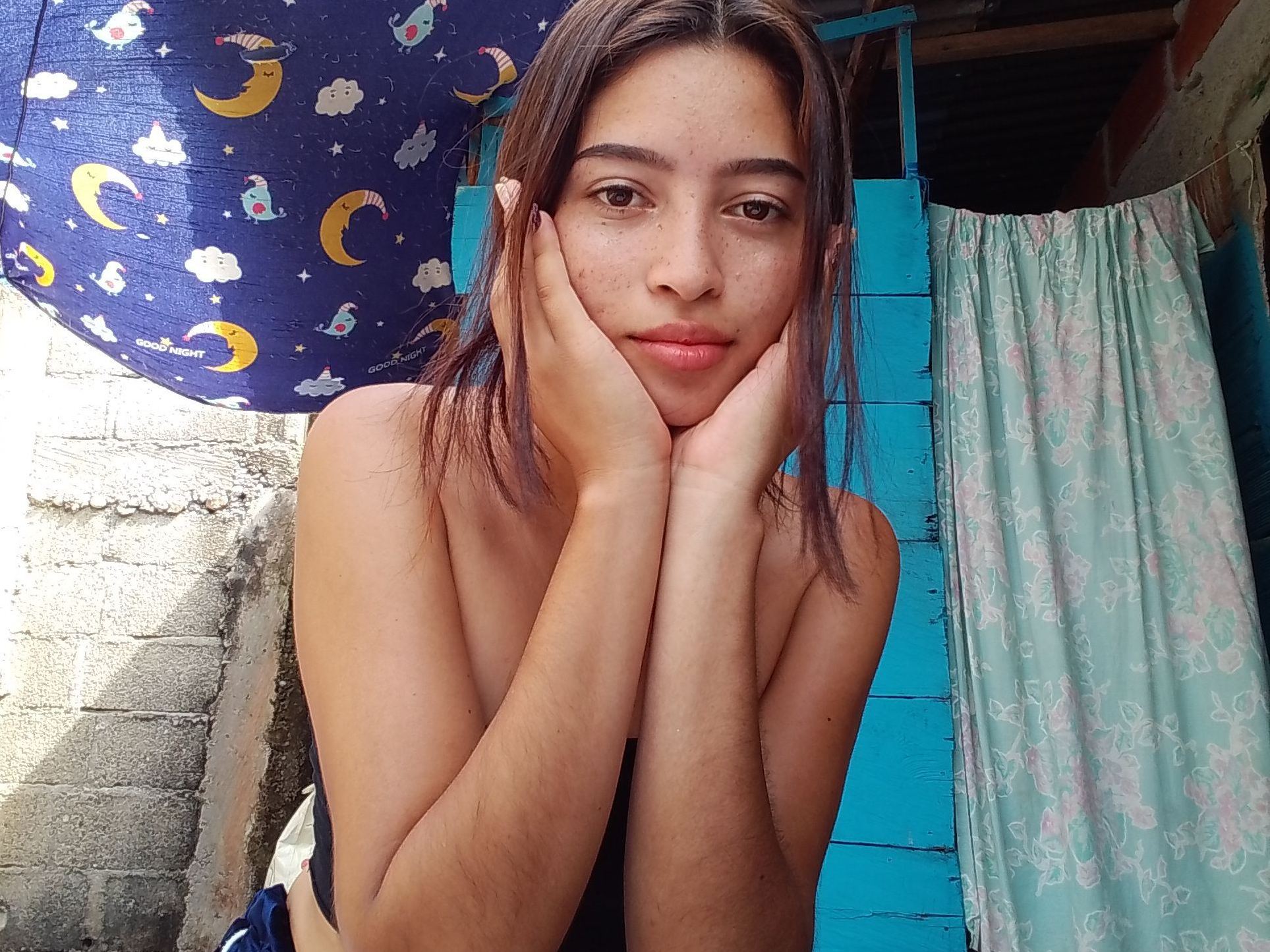 Foto de perfil de modelo de webcam de sharloott 