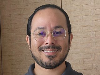 WFH_UnderDesk_Show profielfoto van cam model