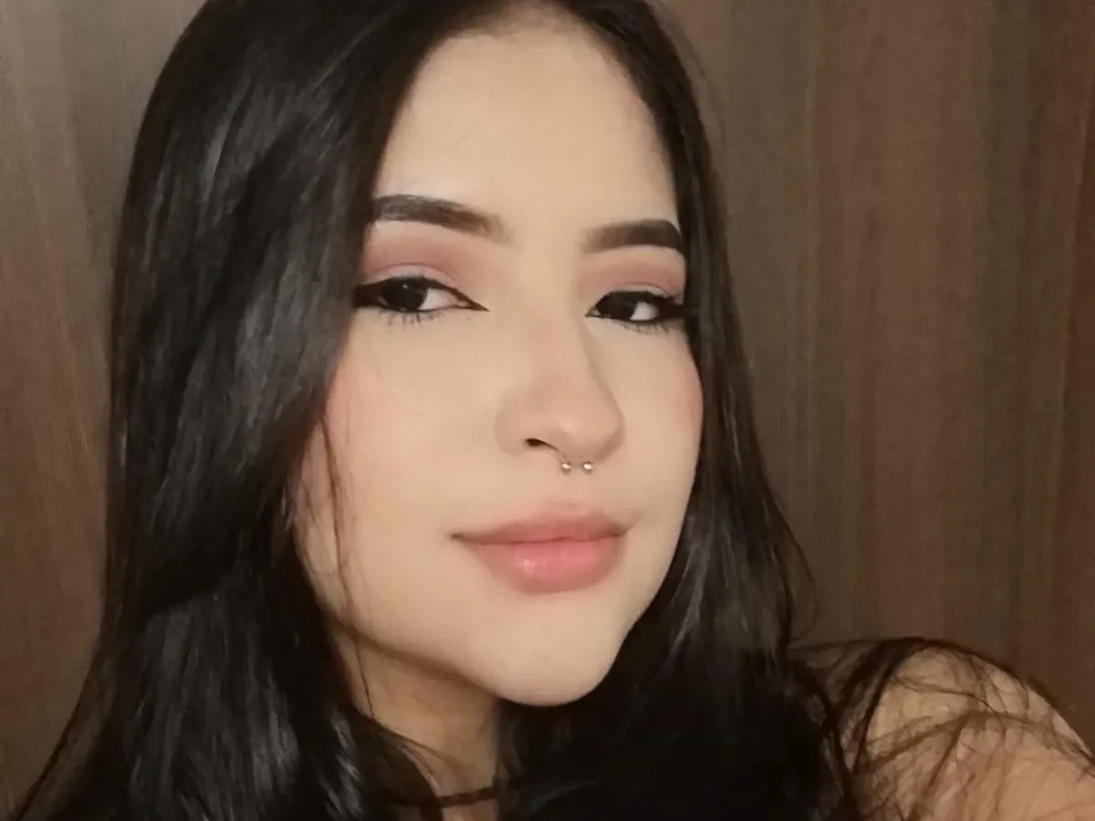 Megganhotmag profielfoto van cam model