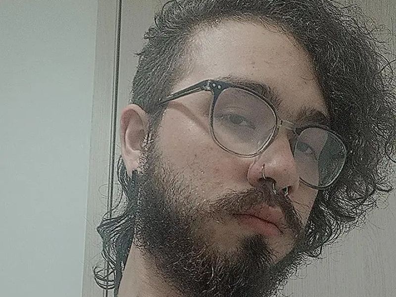 AdamRomero profilbild på webbkameramodell