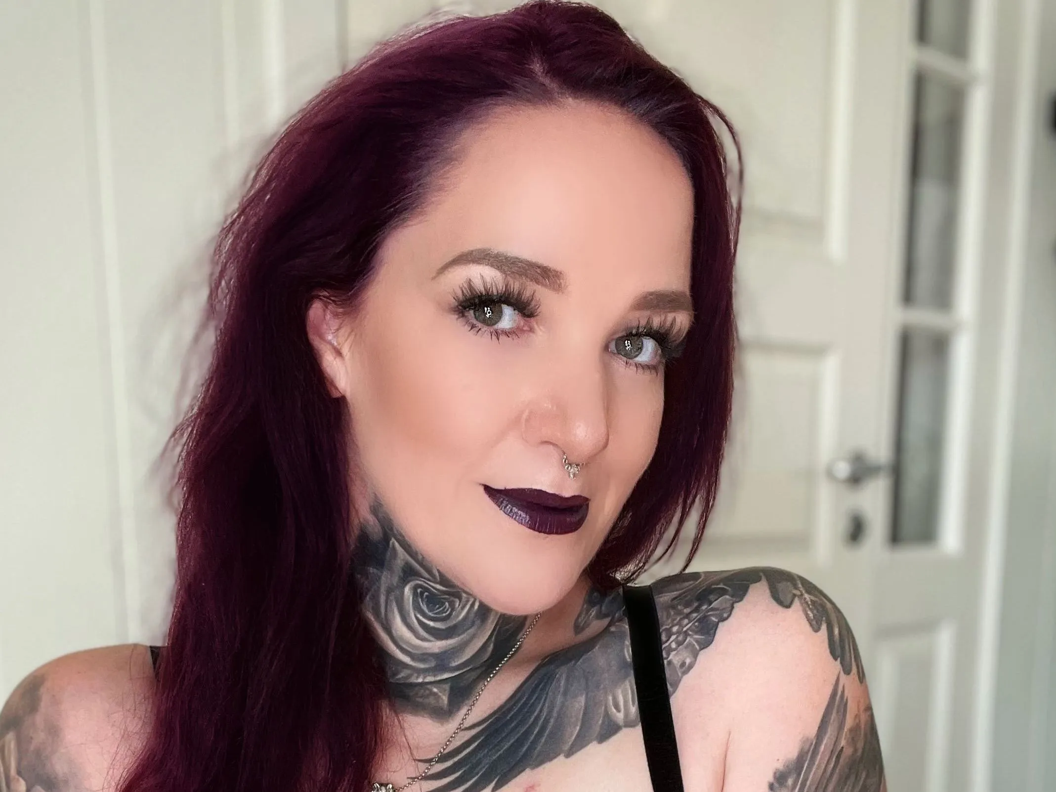 Crudeandtattooed immagine del profilo del modello di cam