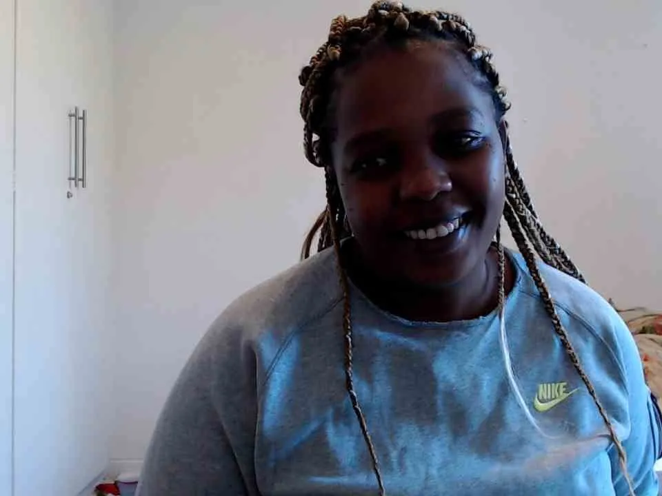 HotBustyDivaxx profilbild på webbkameramodell