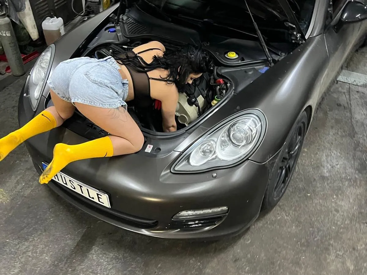 Imagen de perfil de modelo de cámara web de hustle6930x