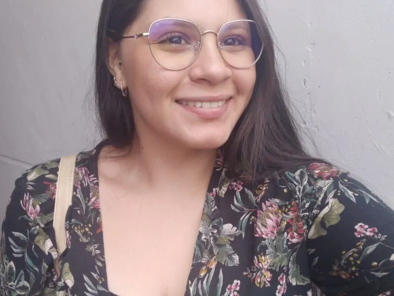 Imagen de perfil de modelo de cámara web de LouisaArnolds