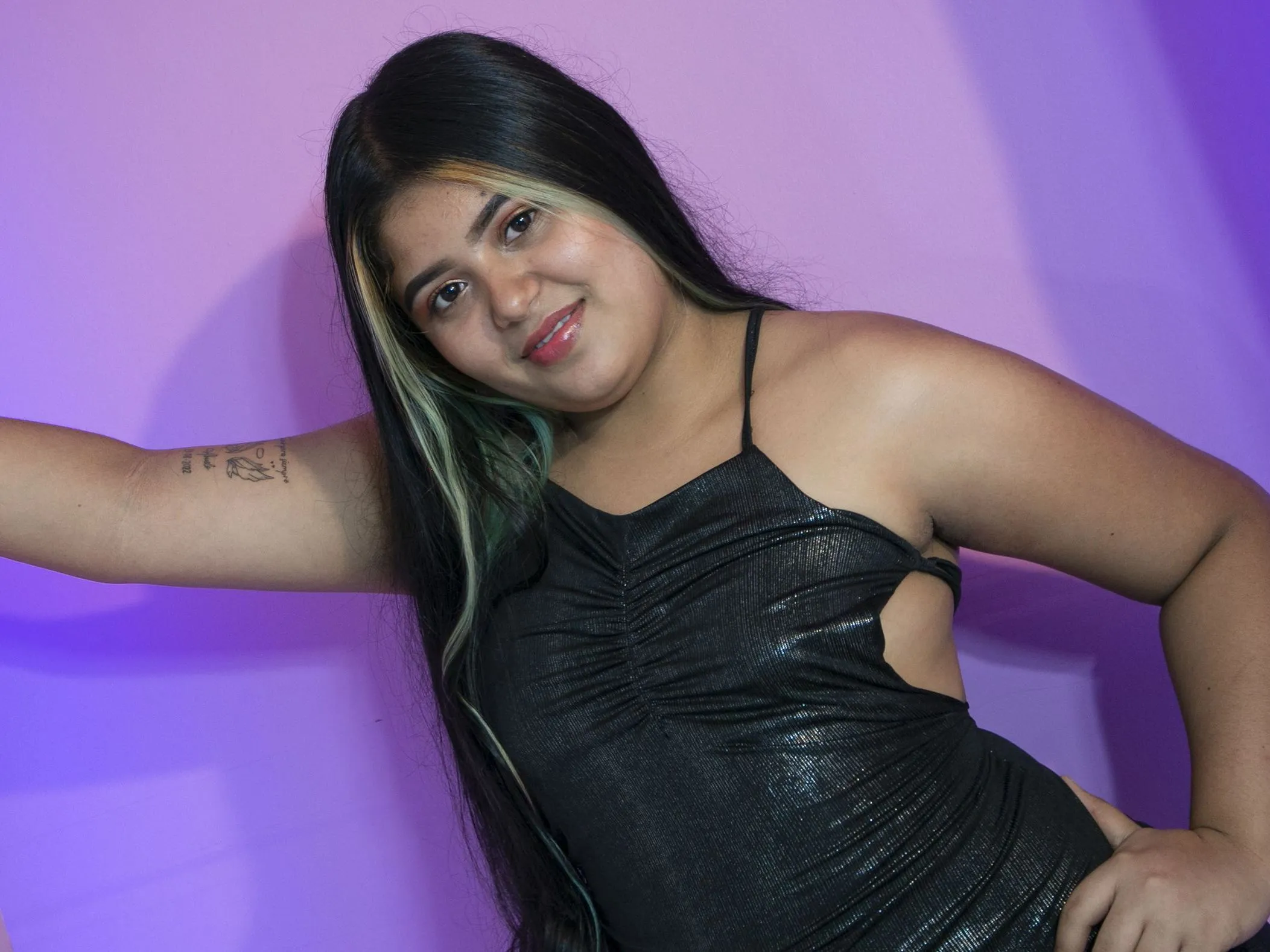 Imagen de perfil de modelo de cámara web de ValentinaDz