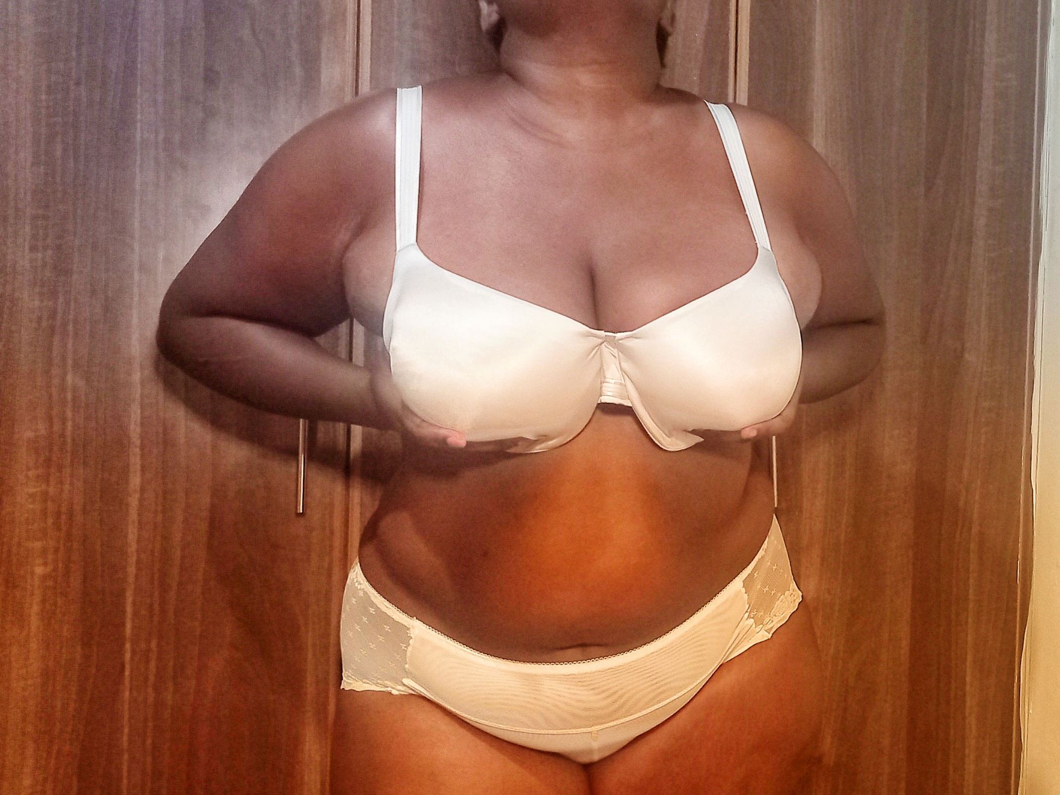 Image de profil du modèle de webcam EbonyBlueKenia