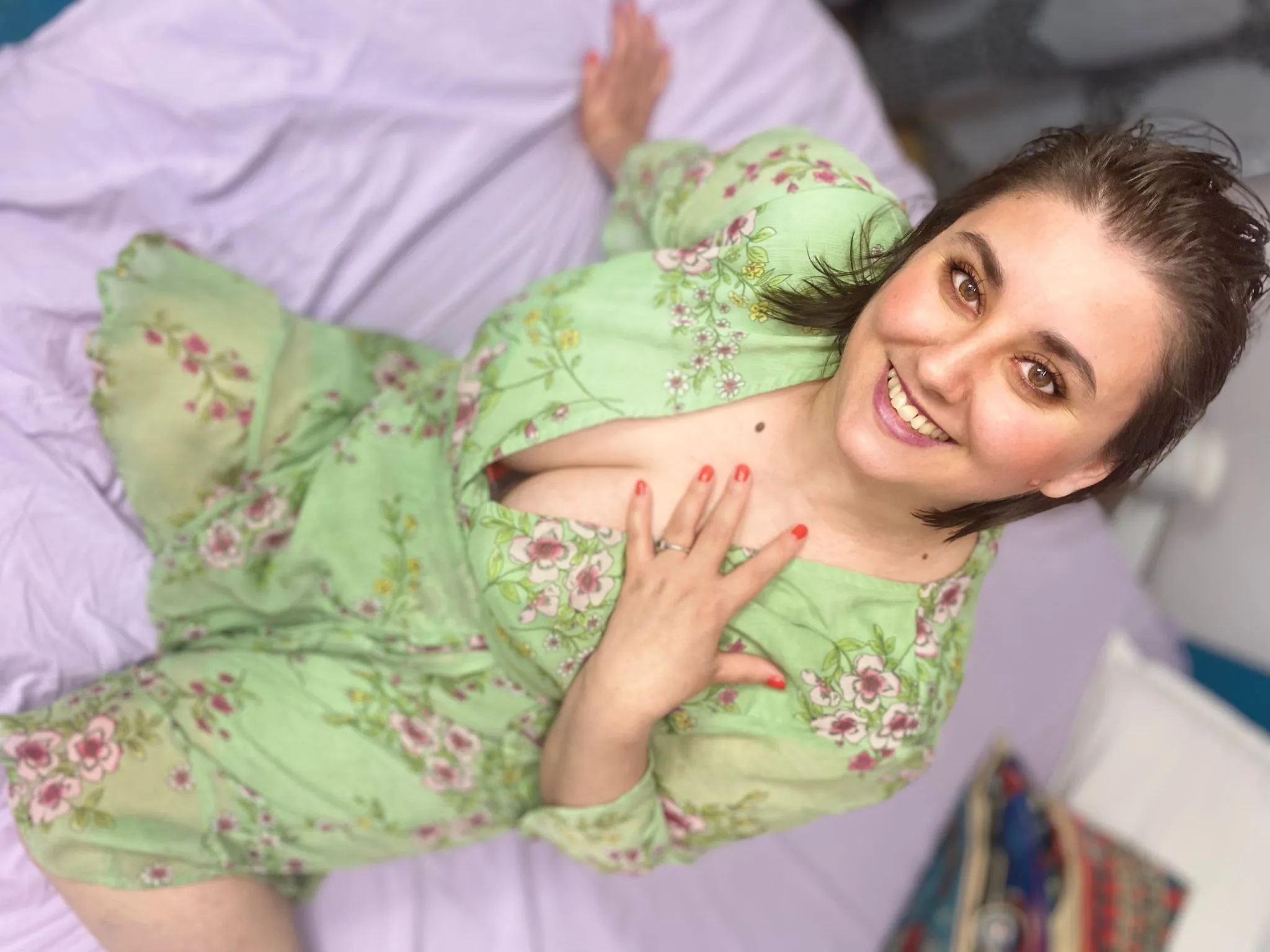 VYIOLLET cam model profile picture