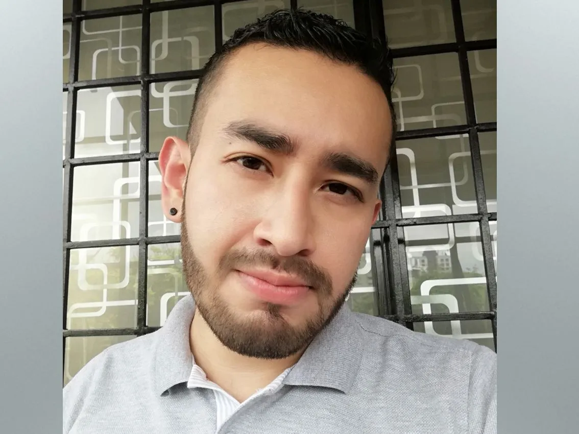 curiousstraight profilbild på webbkameramodell