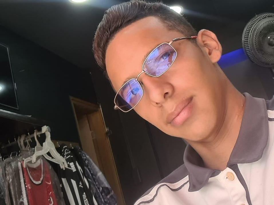 Imagen de perfil de modelo de cámara web de LuisDavid