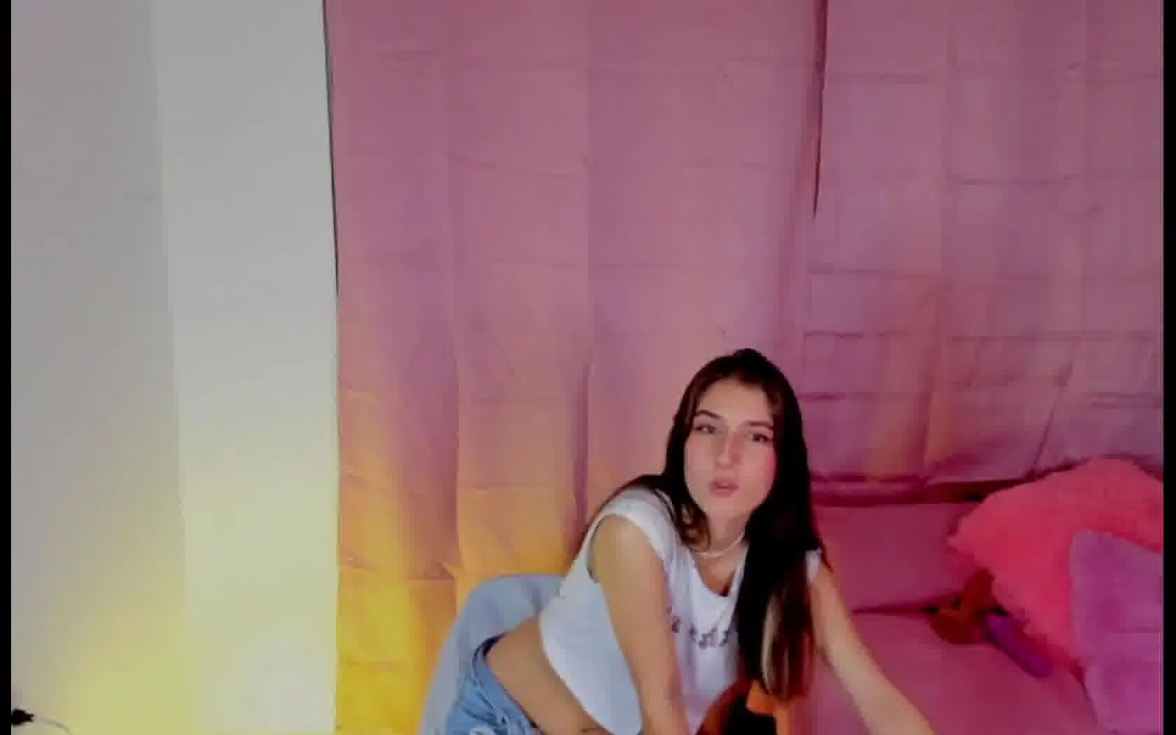 Artist LindaSofiaa Video 1