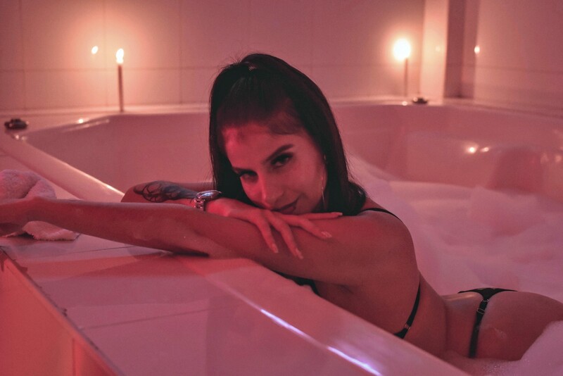 Performer AdarahWinter Photo 9