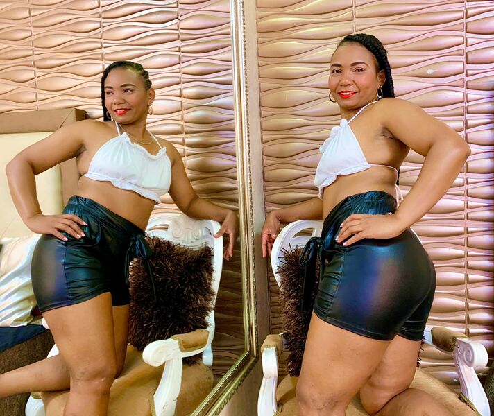 Performer Nahomirogers Photo 8