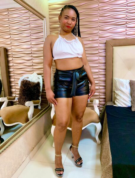 Performer Nahomirogers Photo 9