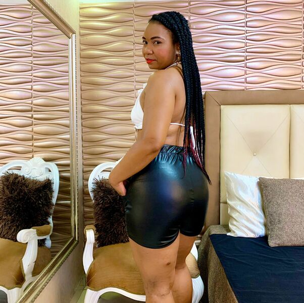 Performer Nahomirogers Photo 10