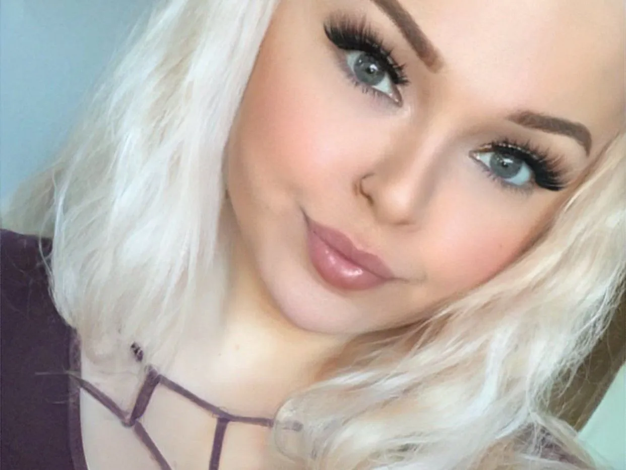 Imagen de perfil de modelo de cámara web de TrinaKeys24