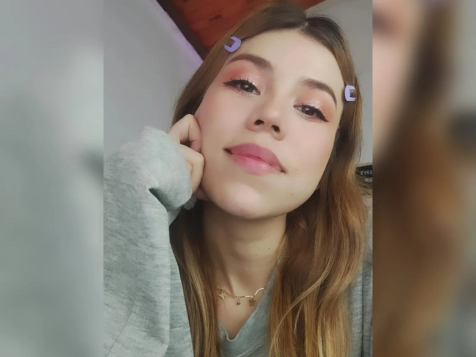 Imagen de perfil de modelo de cámara web de VAALERYGARCIAA