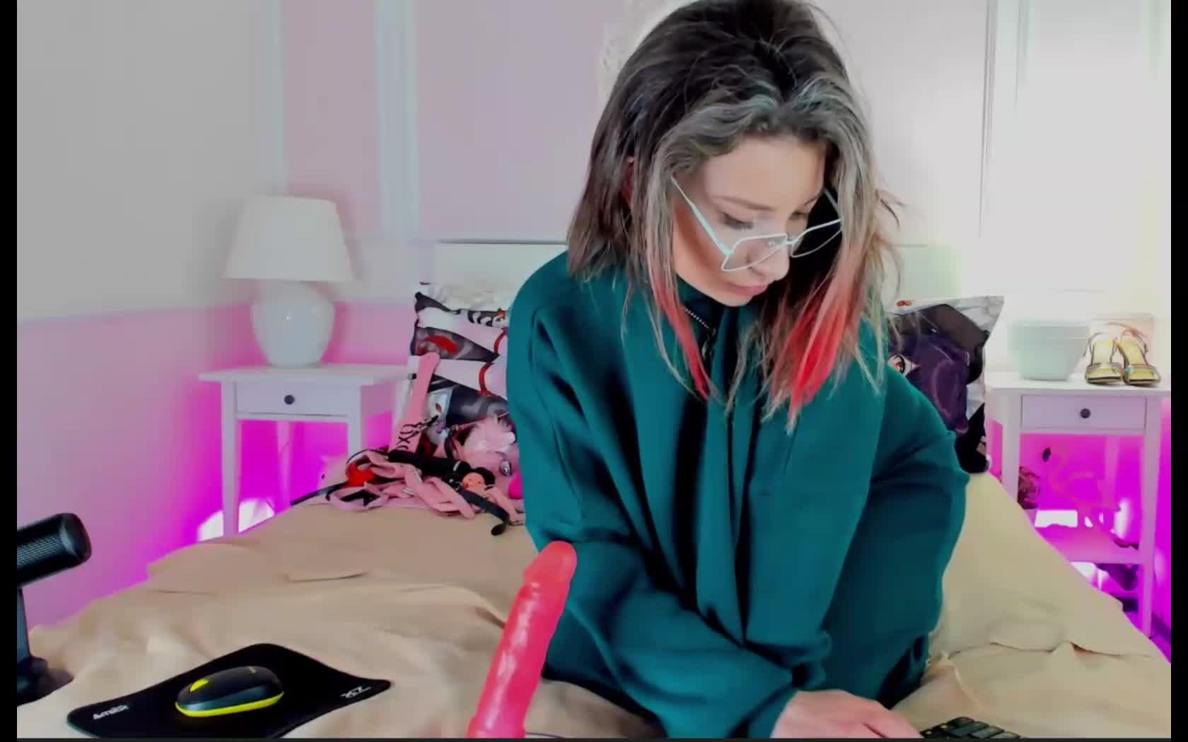 Performer MoonShineee Video 1