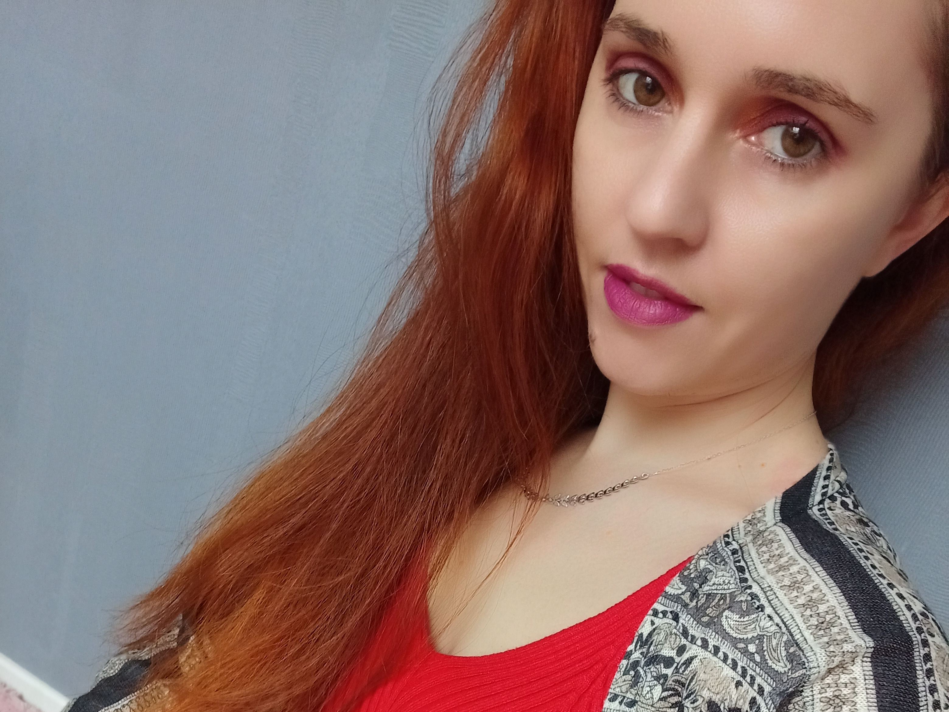 Image de profil du modèle de webcam KiraFoxOfficial