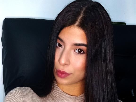 Imagen de perfil de modelo de cámara web de ZulmiGuillen