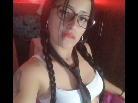 Foto de perfil de modelo de webcam de MelinnaThroat 