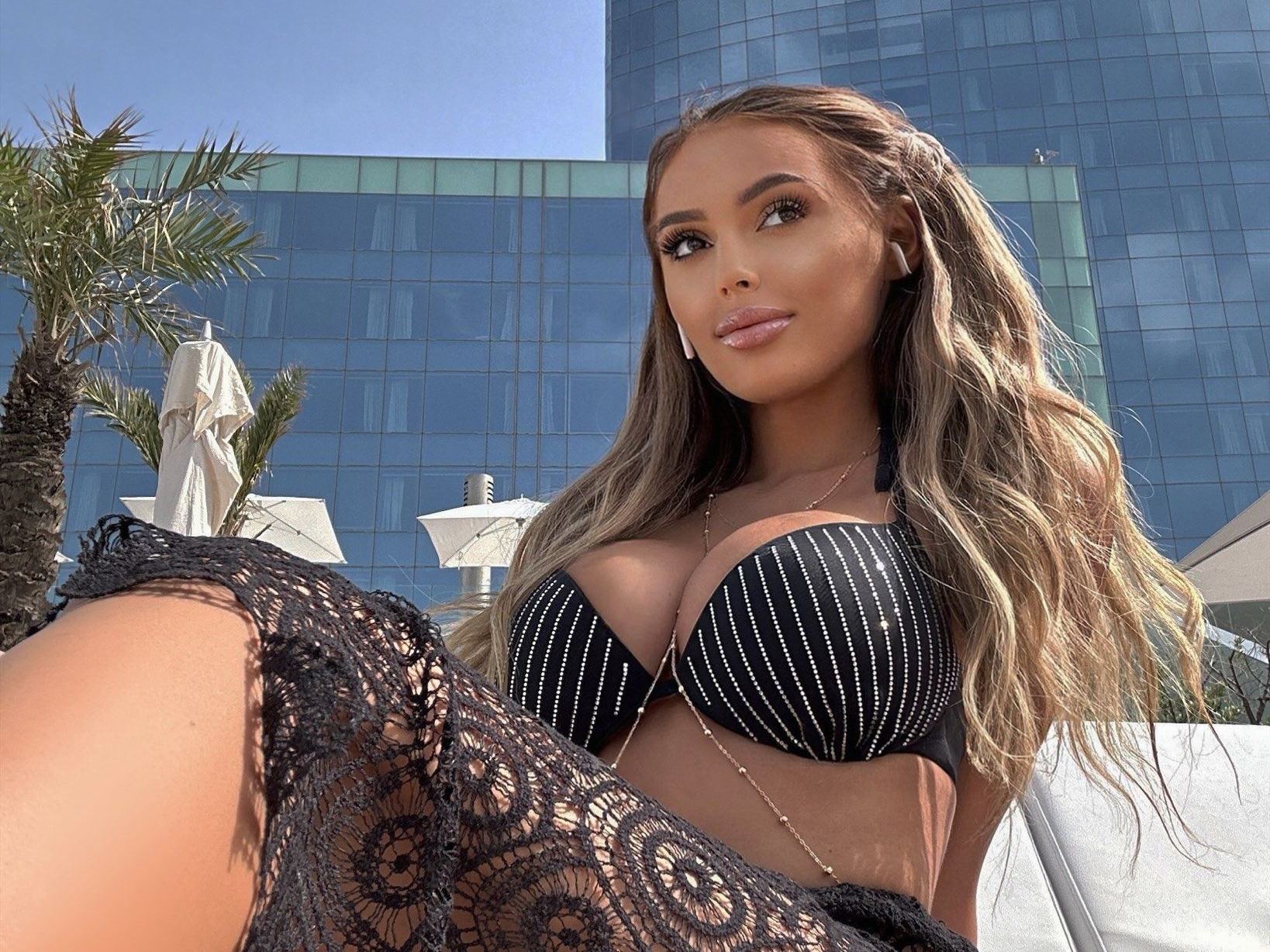 Imagen de perfil de modelo de cámara web de SereneBrown