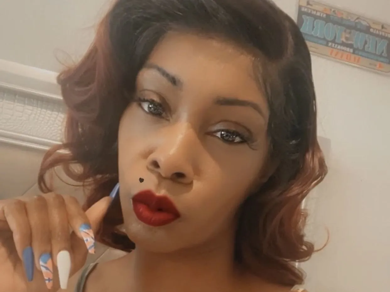 PiperOlson profielfoto van cam model