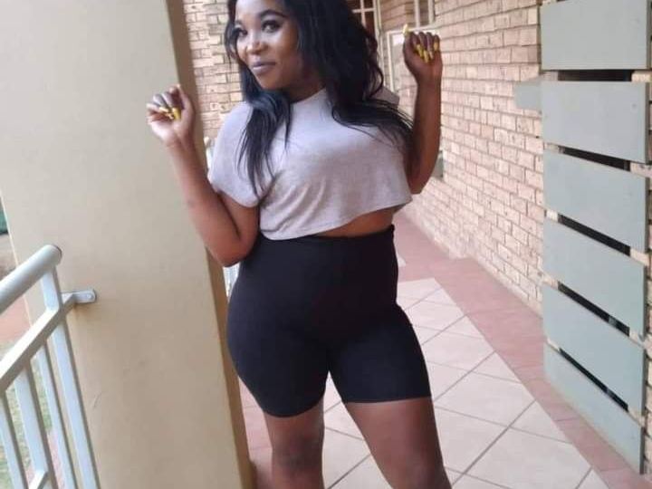 Image de profil du modèle de webcam WEIRDBABEX