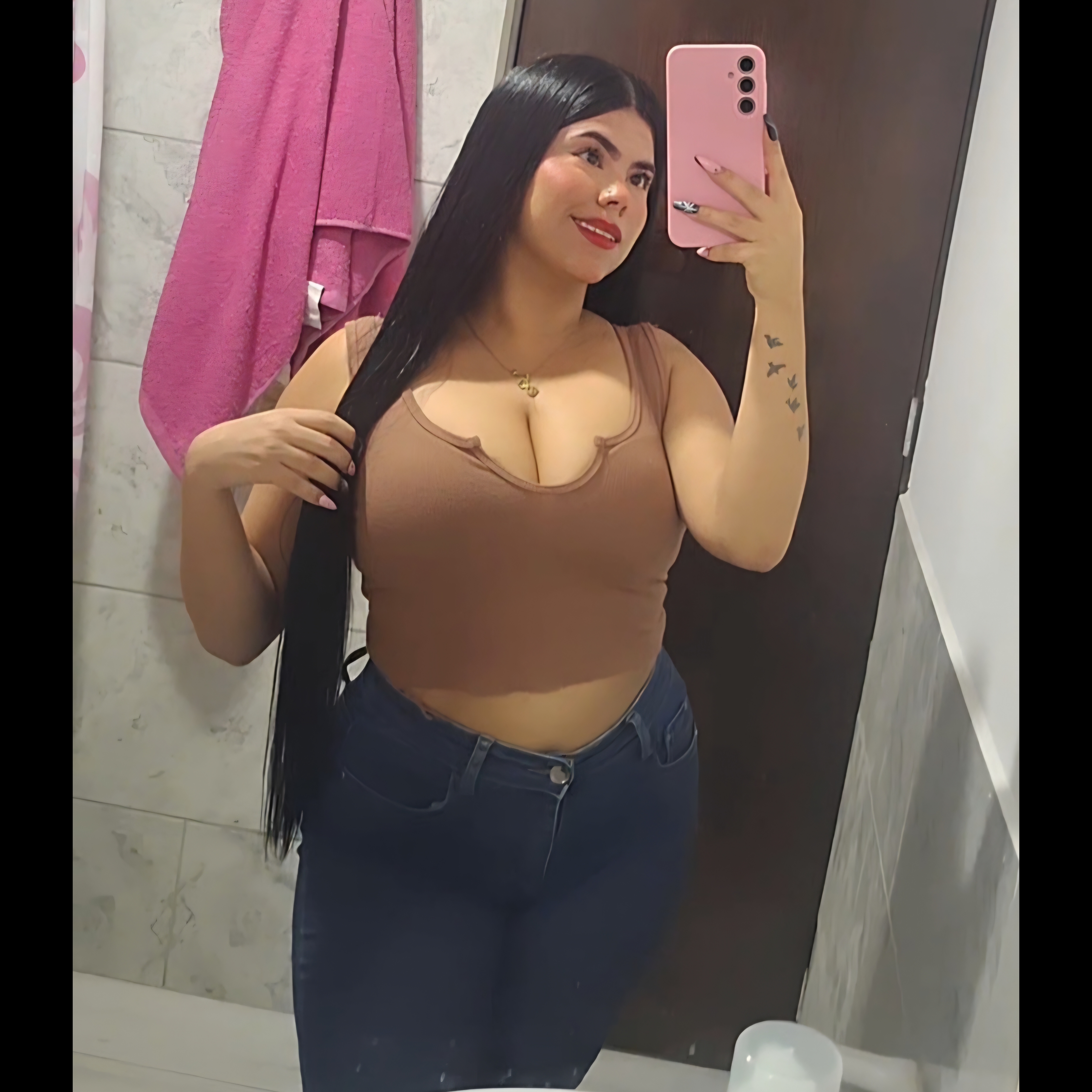 Intérprete NaughtyPetiteGirl Foto 1