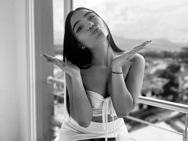 Image de profil du modèle de webcam emiilyycute