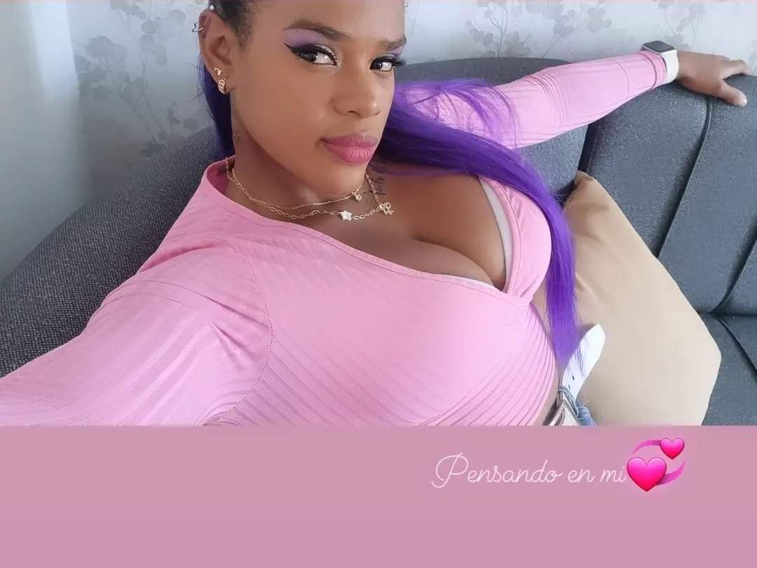 Profilbilde av LatinDesire018 webkamera modell