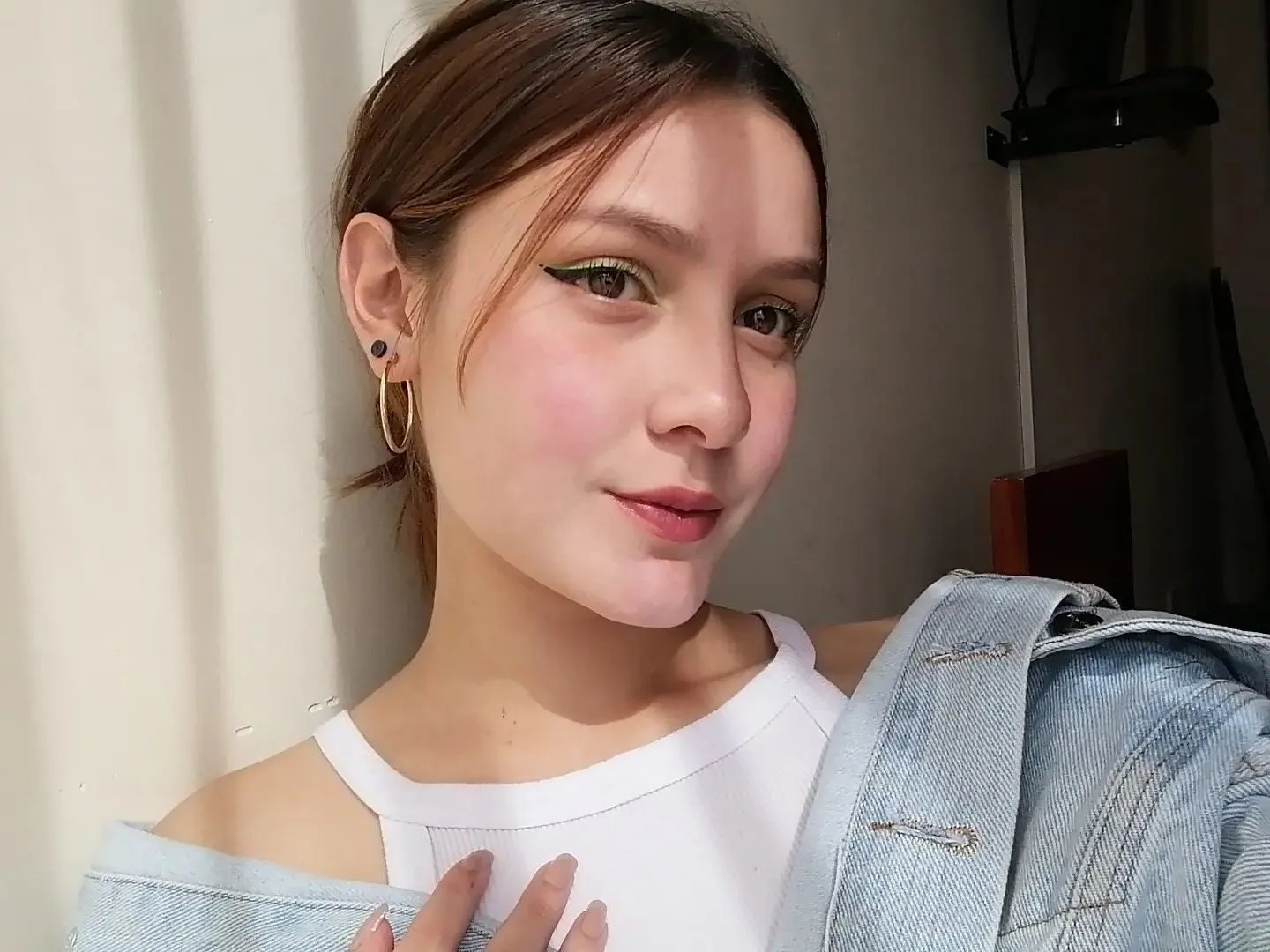 valirieegrayys cam model profile picture