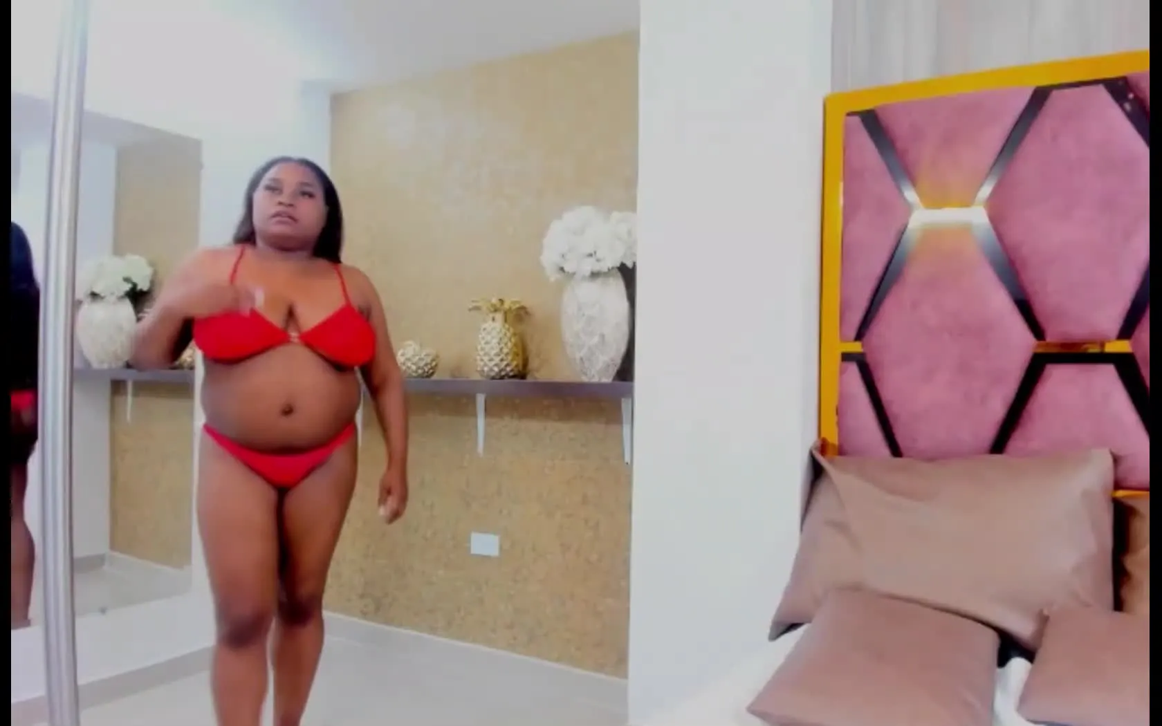 Performer NahomyLowe Video 1