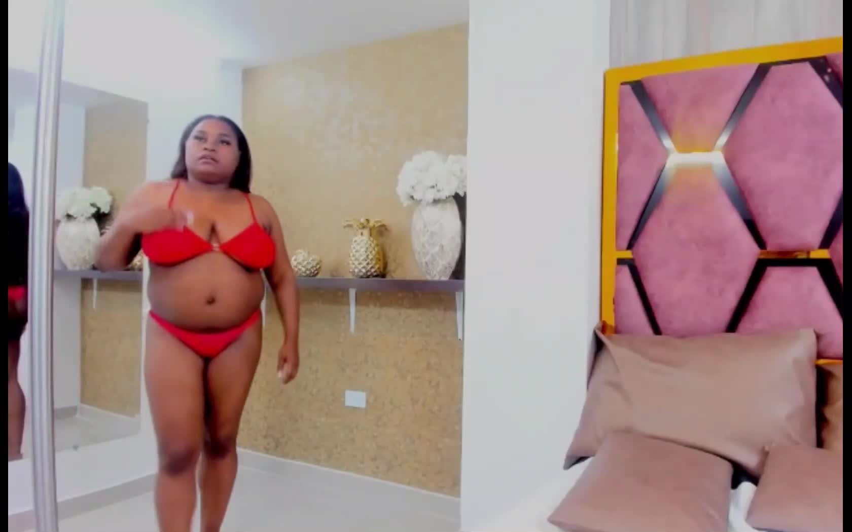 Performer NahomyLowe Video 1