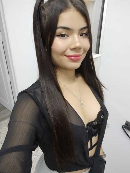 Interprète NahiaHot69 Photo 2