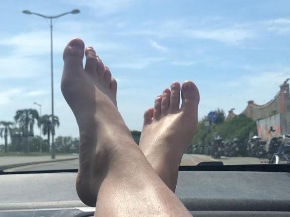 inLAlikesurf cam model profile picture