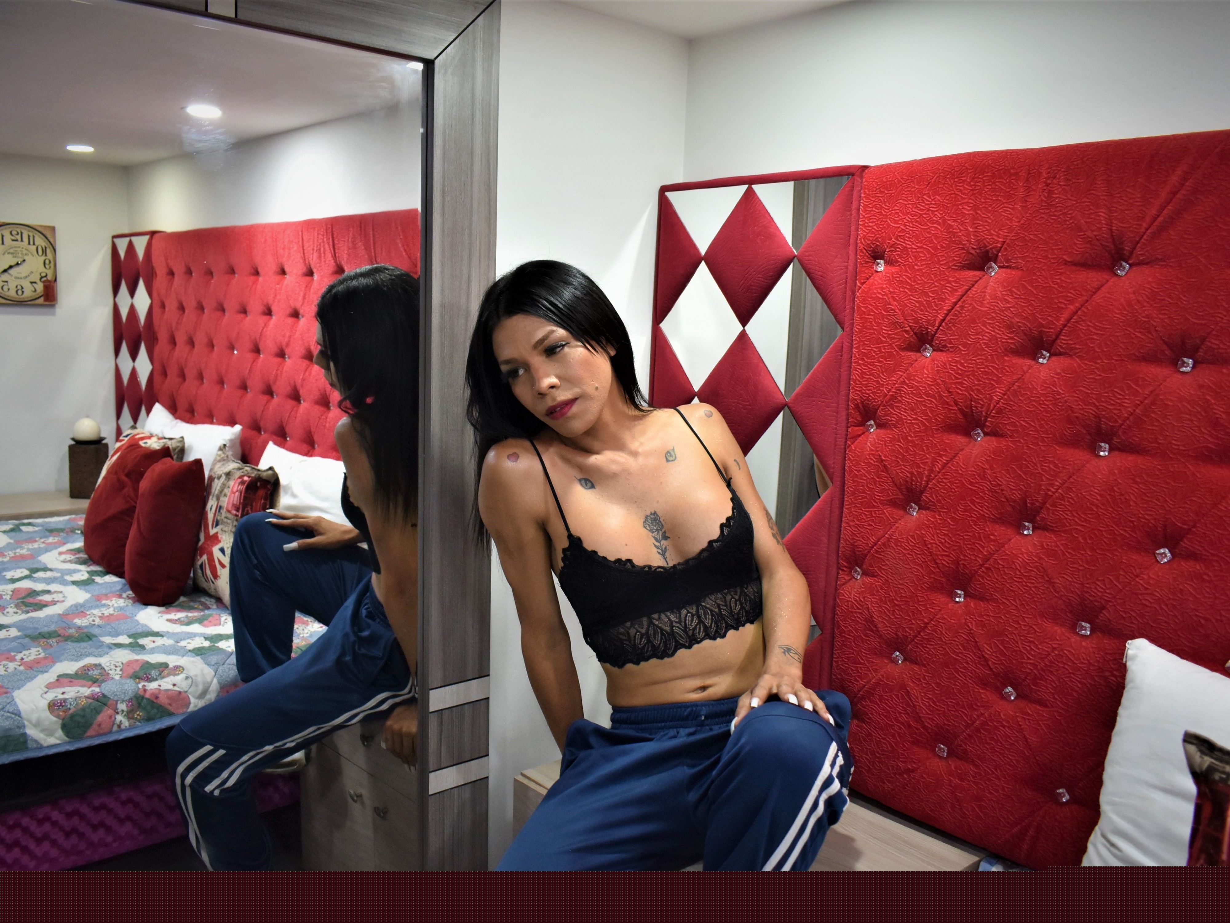 Image de profil du modèle de webcam ExoticaHumts
