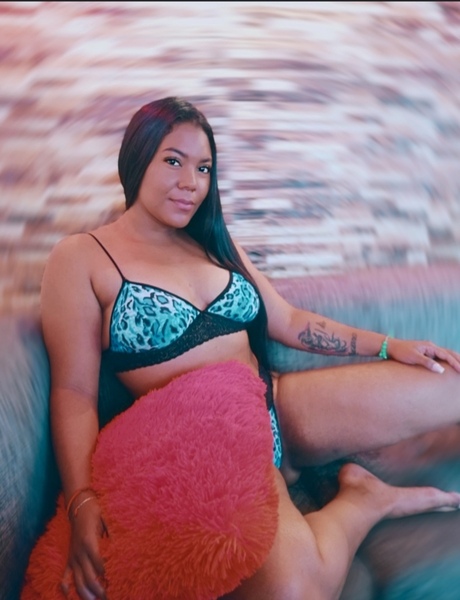 Performer courtneyblue69 Photo 6