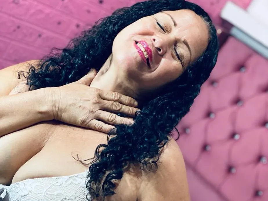 Imagen de perfil de modelo de cámara web de MaturePlayCraz19