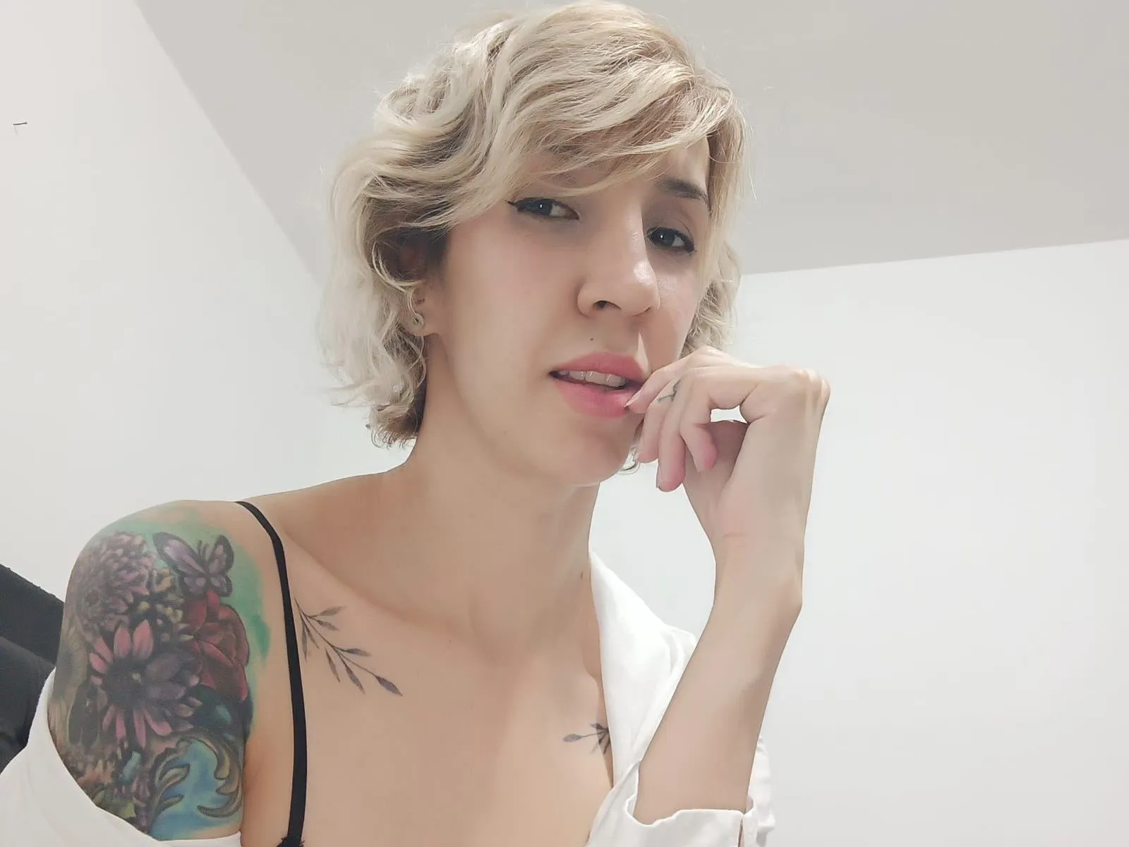 bellapoison Profilbild des Cam-Modells