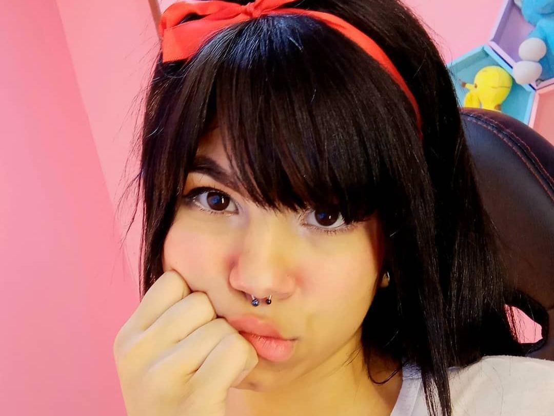 MickasaAkerman profilbild på webbkameramodell