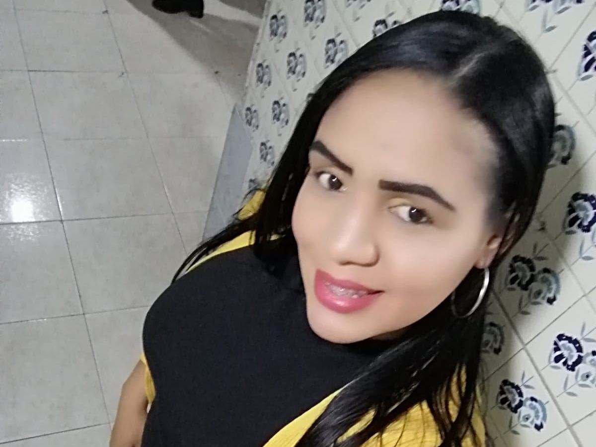 Anaireyes profielfoto van cam model 