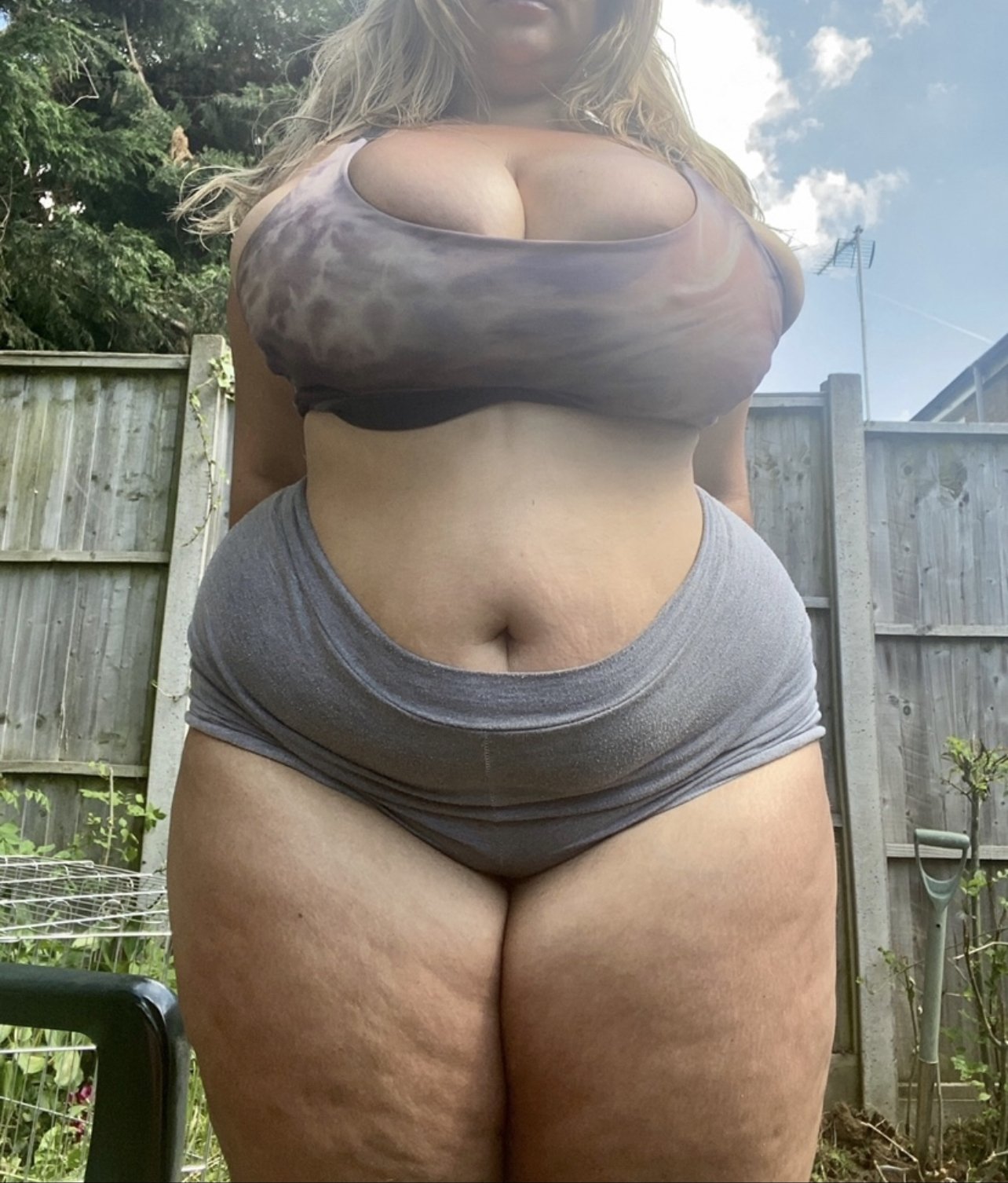 Artista CurvyBustyGoddes Foto 3