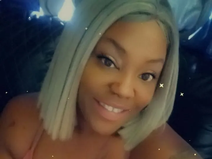 Foto de perfil de modelo de webcam de MsUnderstood18