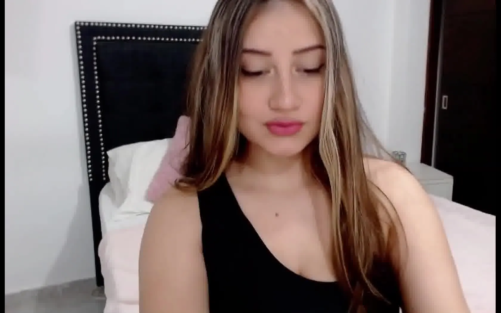 Performer SaraFlora Video 1