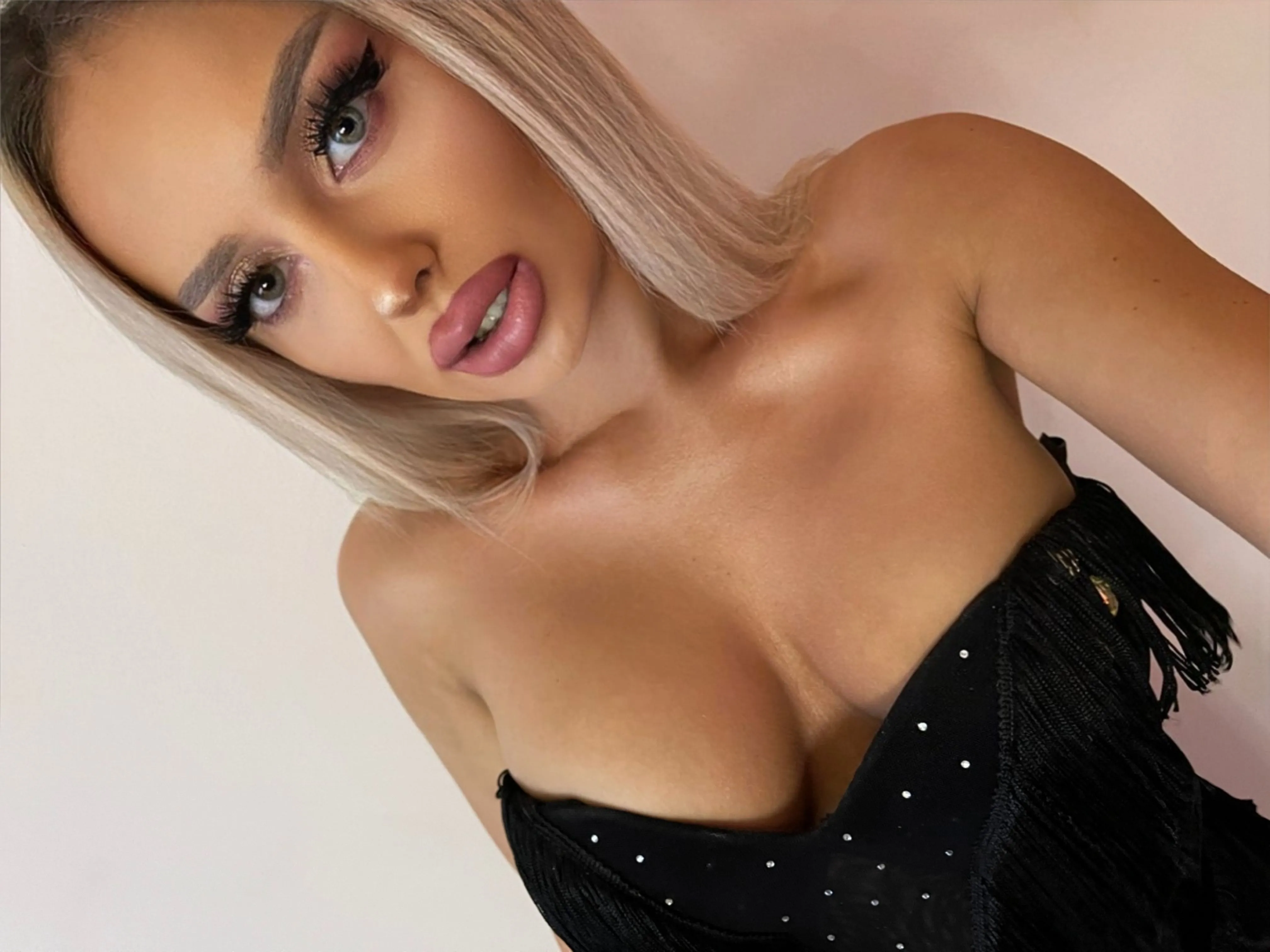 MikkyPetite profilbild på webbkameramodell