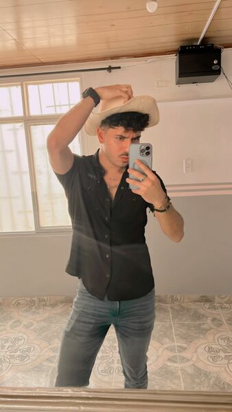 Performer DeweiJones Photo 12