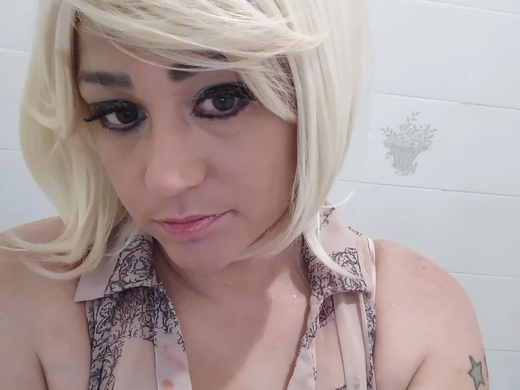 Imagen de perfil de modelo de cámara web de ynomrah