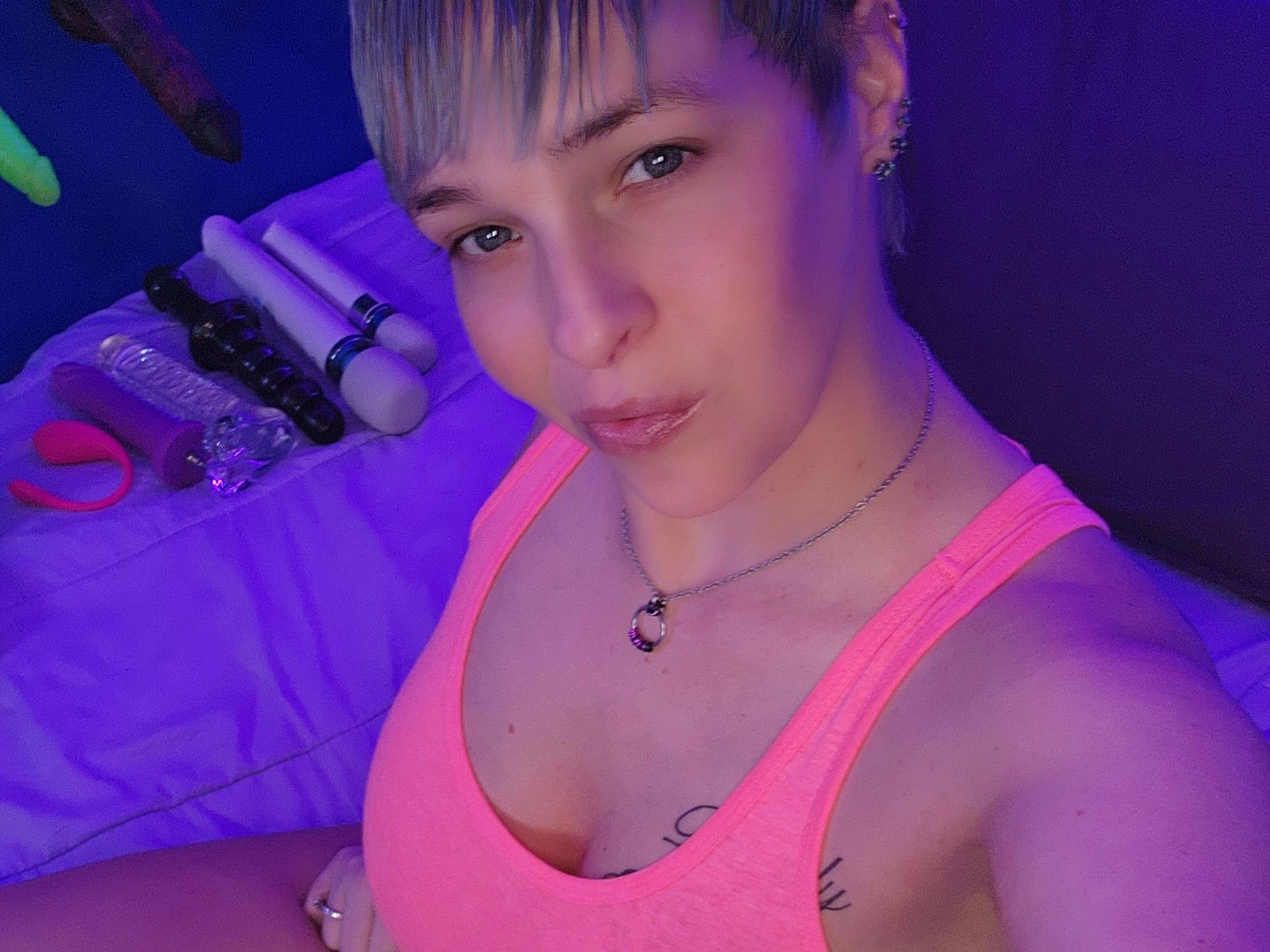 Image de profil du modèle de webcam Bustymilfnxtdoor