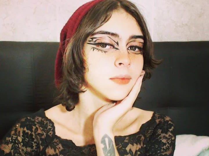 Image de profil du modèle de webcam emilymilkandhot